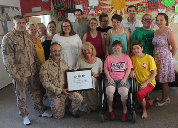 Oblastní charita Rokycany obdržela dar od českých vojáků z mise v Afghánistánu