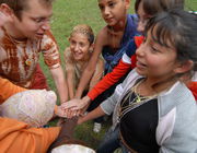 Dobrovolníci pomáhají