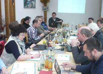 Ředitelé hledali cestu z krize