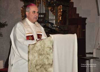 Tříkrálovou sbírku v Domažlicích zahájil biskup František Radkovský