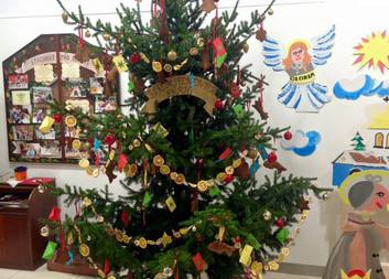 Farní charita Karlovy Vary se prezentuje v Tescu