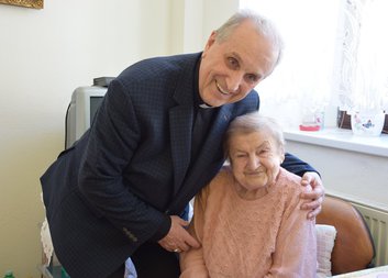 Biskup František na návštěvách