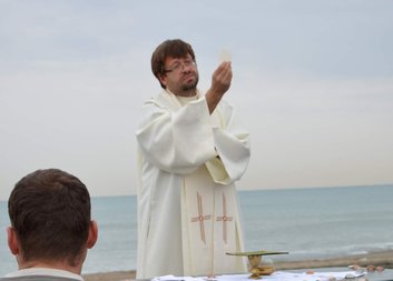 Blahopřání ke čtyřicátým narozeninám otce Pavla Petrašovského