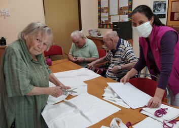 Charita v Diecézi plzeňské –  šijeme roušky, ale sháníme další