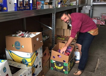 Sytý hladovému věří! Kontejner na potraviny pro lidi v nouzi