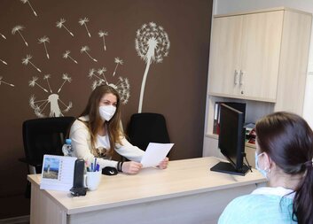 Tým Poradny pro cizince hledá novou kolegyni/kolegu na pozici sociálního pracovníka