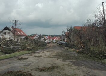 Intervenční tým z Diecézní charity Plzeň nabídl pomoc lidem zasaženým bouří ve Stebně