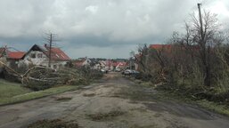 Intervenční tým z Diecézní charity Plzeň nabídl pomoc lidem zasaženým bouří ve Stebně