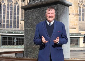 Pozdrav z Plzně – Ředitel Charity Jiří Lodr gratuluje k jubileu Caritas Regensburg