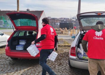 Pomoc ukrajinským uprchlíkům přes transparentní účet Diecézní charity Plzeň