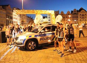 Jubilejním charitním během z Plzně do Regensburgu oslavily charity svá výročí