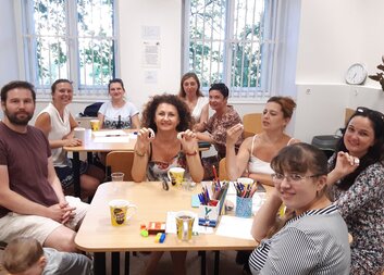 Od humanitární pomoci k integračním aktivitám: Charita reaguje na potřeby ukrajinských uprchlíků