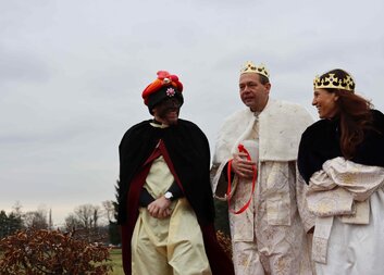 Tři králové z Kraje + Města + Biskupství koledovali v Karlových Varech