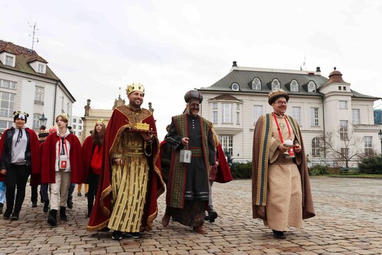 Na svátek Tří králů koledovali v Plzni společně biskup, hejtman a primátor