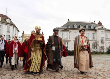 Na svátek Tří králů koledovali v Plzni společně biskup, hejtman a primátor