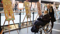 Přijďte se podívat na Stromy života našich seniorů v plzeňském obchodním centru Galerie Slovany