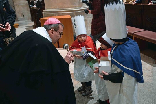 Plzeňští koledníci obdrželi požehnání v katedrále sv. Bartoloměje