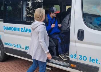 Bez Tříkrálové sbírky v Dobřanech by se handicapovanému Janovi a mnohým dalším nedostalo potřebné sociální péče