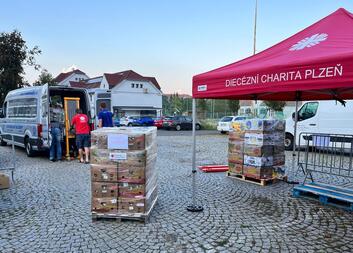Diecézní charita Plzeň vyhlašuje sbírku materiální pomoci pro lidi zasažené povodněmi