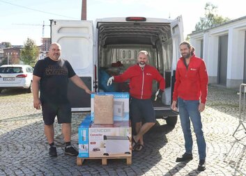 Děkujeme společnostem DS engineering PLUS a HDB TRANS za materiální podporu pro povodňové oblasti