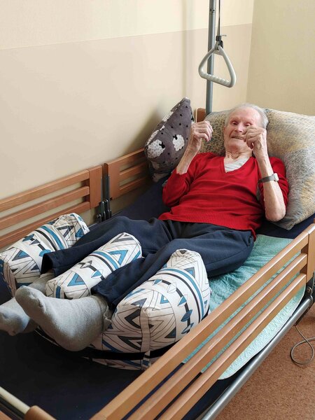 1000022042 1000022042