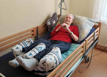 Pomoc, která uzdravuje: Tříkrálová sbírka zvyšuje kvalitu péče v Domově sv. Jana Pavla II. ve Stříbře