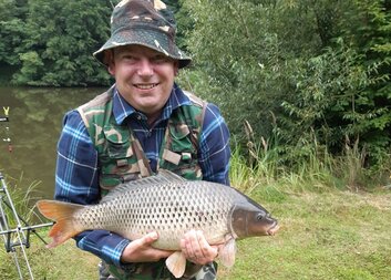 Tříkrálová sbírka pomáhá Pepovi na jeho cestě k přátelství a seberealizaci v klubu DUHA 