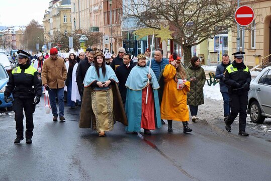 Biskup Tomáš požehnal koledníkům v Karlových Varech 