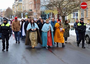 Biskup Tomáš požehnal koledníkům v Karlových Varech 