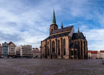 Diecézní charita Plzeň mění vedení. Po téměř 33 letech ustanoví biskup Tomáš Holub v katedrále nového ředitele